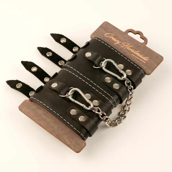 Оковы из кожи с двумя ремнями и красной подкладкой Crazy Handmade